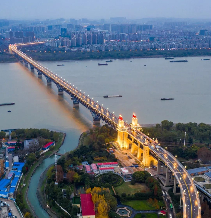 南京长江大桥  图片来源：江苏省政府官网