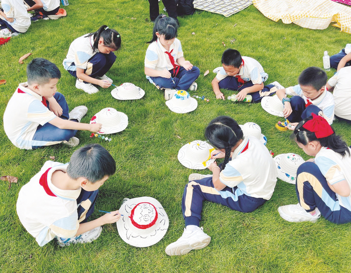     南宁市五象新区第三实验小学学生参加研学活动。 （周美君 摄）