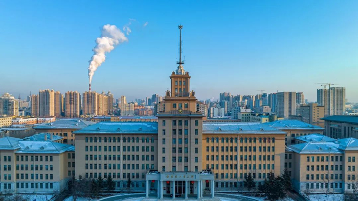 哈工大主楼建成于1965年,是哈尔滨欧式建筑风格的典范之一 / 视觉中国