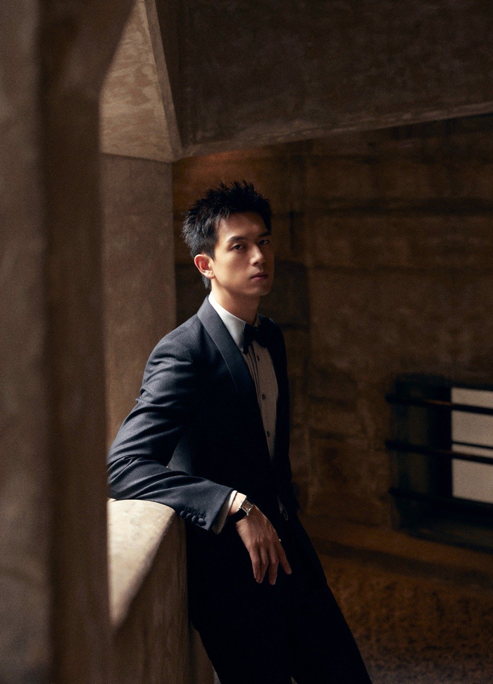 温润优雅,演绎百变角色 热爱生活……|李现|中国刑警_新浪新闻