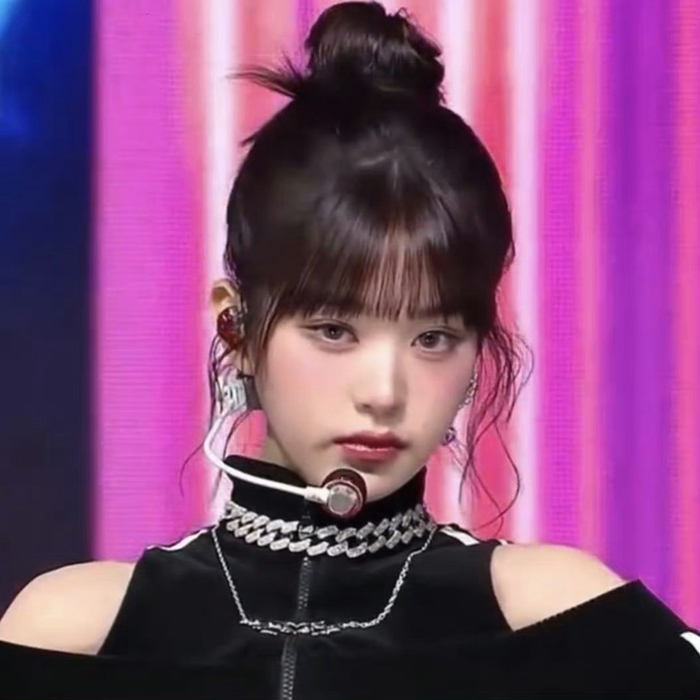 张元英今日mcd舞台造型 高丸子头甜酷girl
