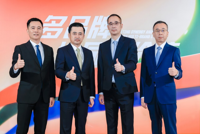 左起：吴永华、丁世忠、赖世贤、毕明伟