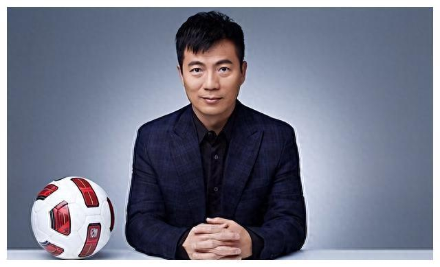 国足缺乏前锋和中场,黄健翔预言未出战便注定无缘美加墨世界杯|国足