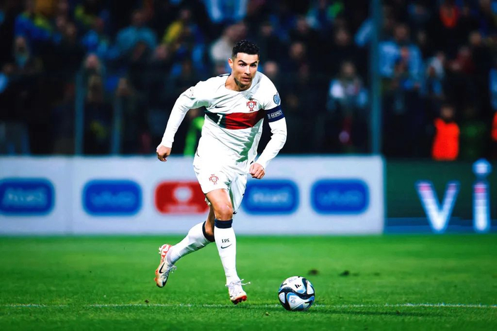 c罗正用行动告诉人们,年龄只是一个数字,即使已经38岁也能继续刷新