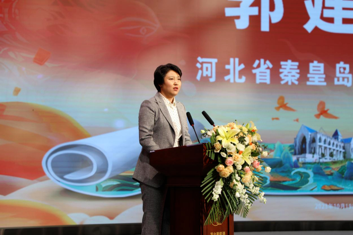 在粉丝节开幕式上,秦皇岛市人民政府副市长郭建平肯定茅台葡萄酒为