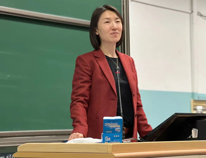 媒体环境变迁,严肃新闻工作者的"时代底气"||对话凤凰卫视陈琳