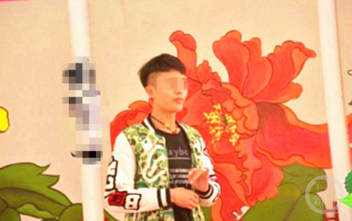 罗大美演出时的图片