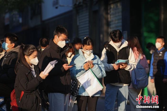 国考报名时间过半，热门岗位竞争超“千里挑一”