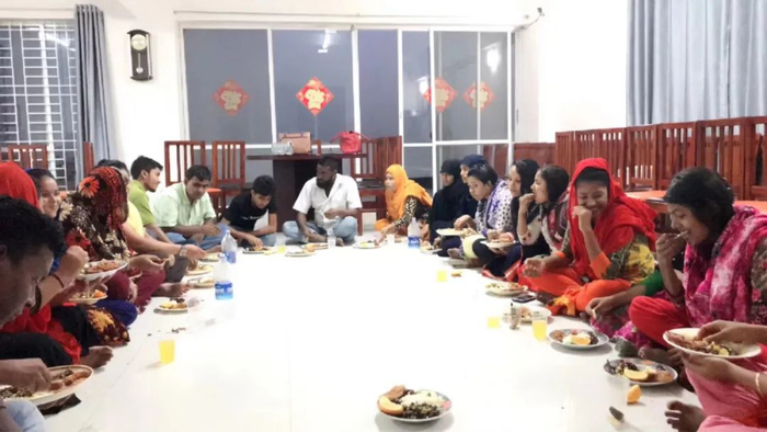 2019年2月，于磊在酒店举办欢庆春节的活动。 受访者供图