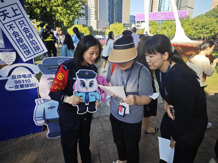 反诈咖啡亭照片 浦东警方供图