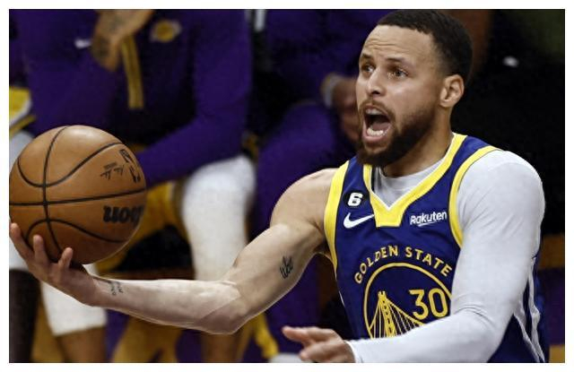 库里作为勇士队的核心球员,一直以来都担任着首发控球后卫的重要位置.