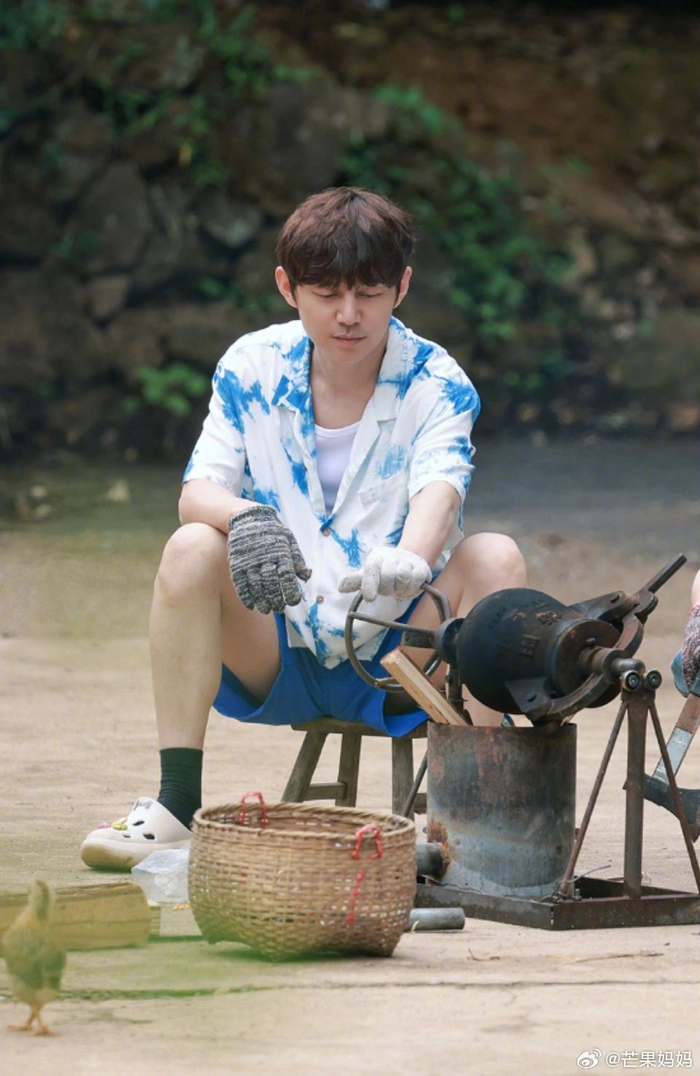 何老师,人妈感极强的肌肉硬汉,他真的把这两种气质融合的很好|何炅