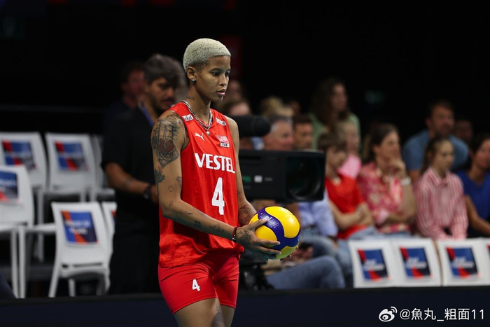 q:"你为什么选择为土耳其9593女排国家队效力?" 梅丽莎