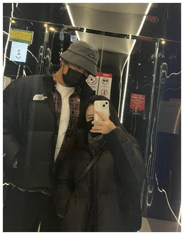 而在她的团队成员中,杨伊琳结婚并生子,展开了新的人生篇章.