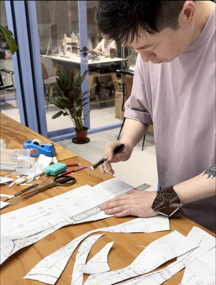 上海时装周seeyouagain时装设计师王海震是回归也是启新