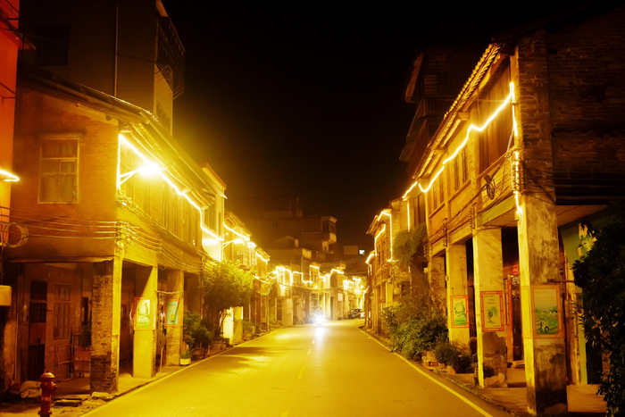 江高爱国西路高塘骑楼老街白天景象 江高镇供图粤汉铁路流溪河大桥