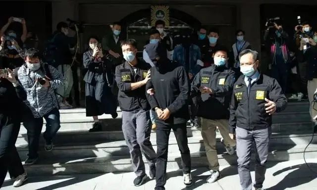2021年11月27日，澳门司警拘捕周焯华等共11人。图源：新华社