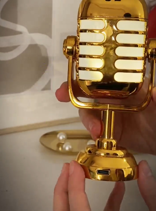 周杰伦正版授权手办夜灯,复古麦克风造型文艺浪漫,带你穿越百年时空