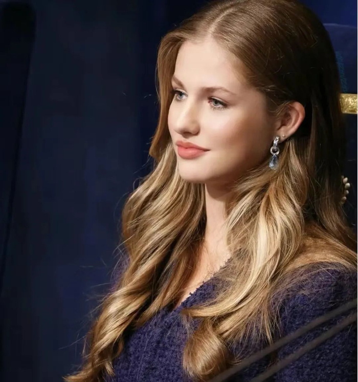 欧洲最美公主给村上春树颁奖呼吁和平!