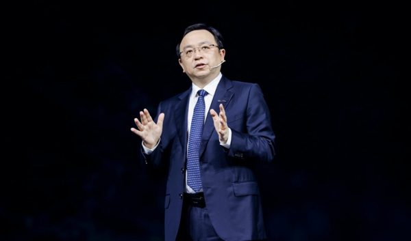 王传福卸任比亚迪锂电池董事长 由何龙接任 有大动作?