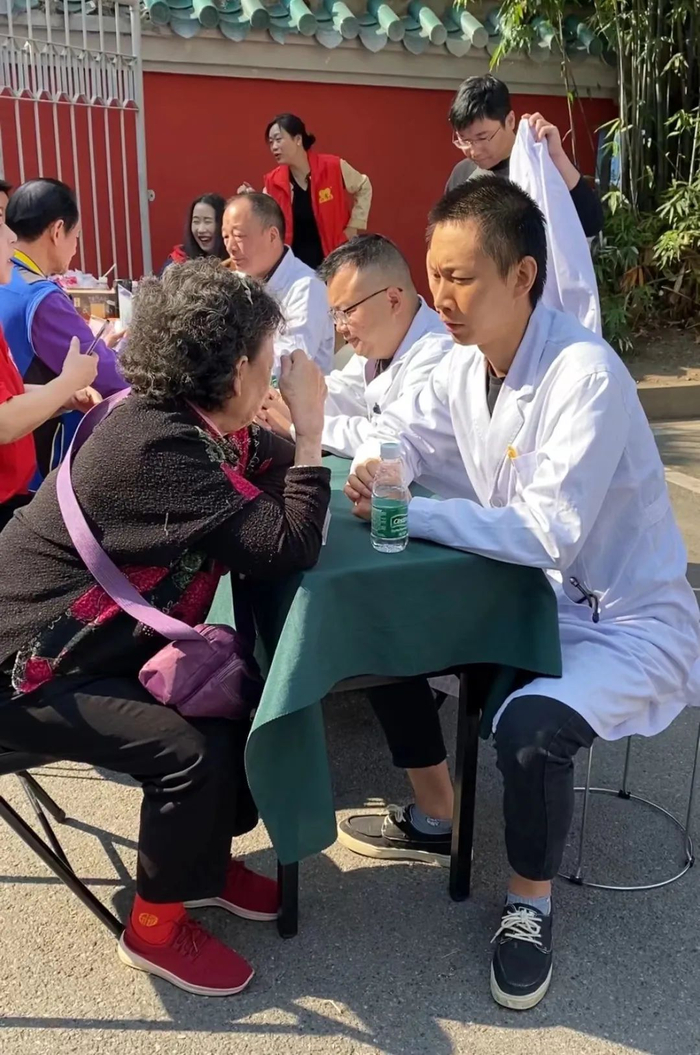 《江汉风》走进长港路社区 欢度重阳献孝心|江汉风_新浪新闻