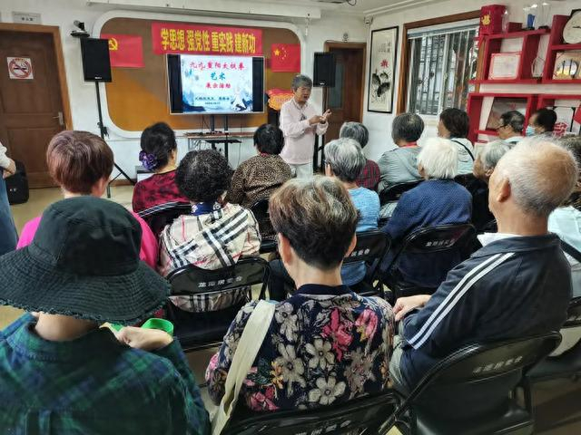 重阳至彭浦镇居民区开展节日活动