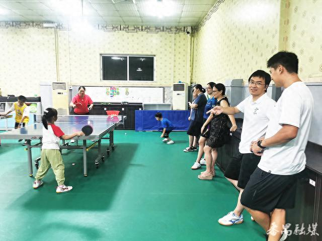 番禺区这所小学的乒乓球趣味运动会亮点纷呈|小学|趣味运动会_新浪