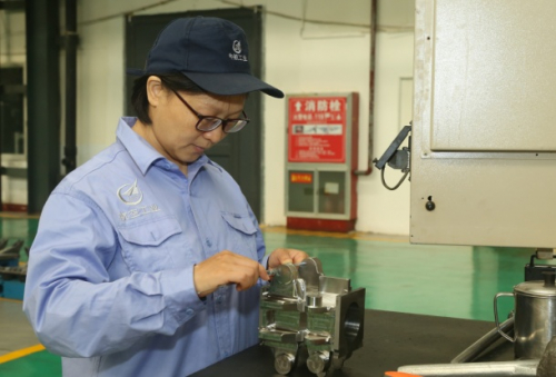 航空工业郑飞咬定目标力行不辍