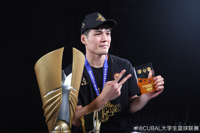 陈国豪是去年CUBA联赛的总决赛MVP。