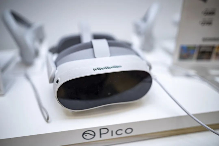 PICO 4 VR 展示。视觉中国 资料图