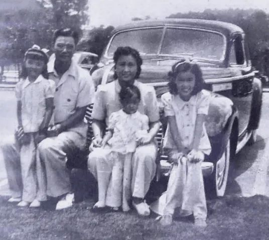 ▲杨光泩严幼韵一家