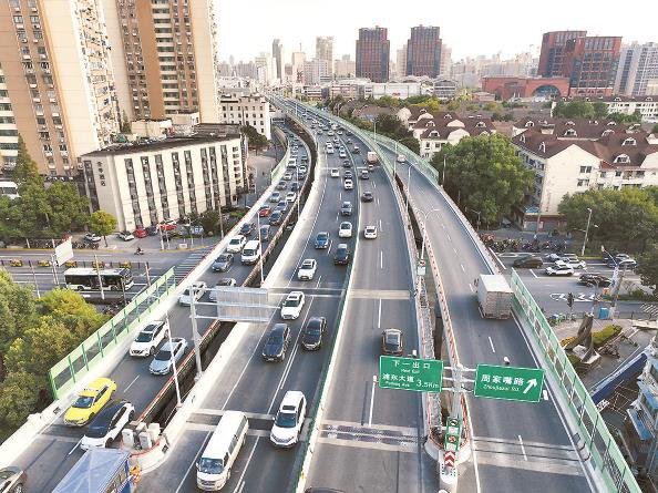             内环高架外圈两段高架桥如期完成“年轻化”改造  采访对象供图          