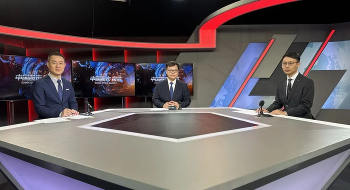 （图为节目演播室现场）