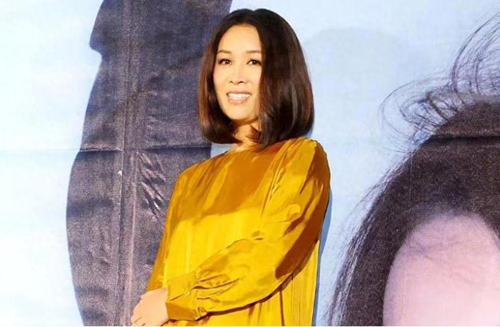 杨紫和那英同穿着性感露背装 她们超越自我……|露背装|那英|杨紫