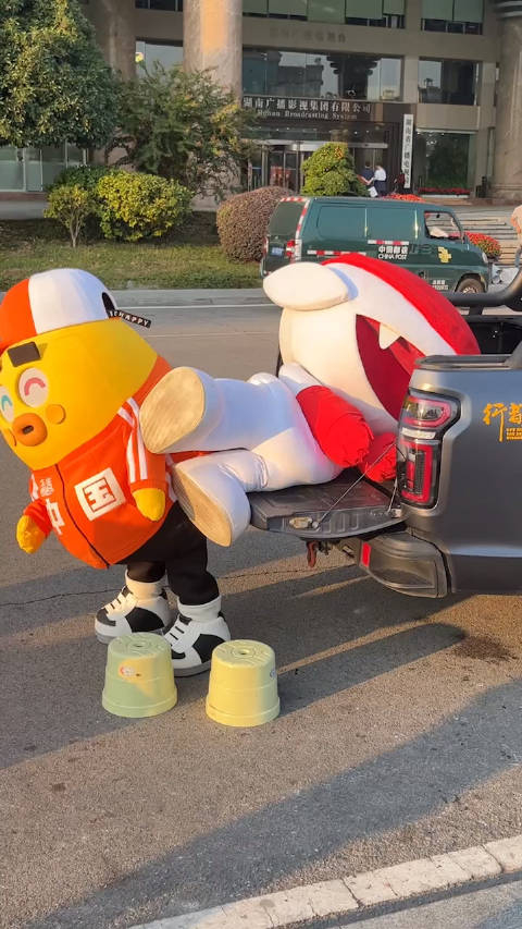 哦莫 大黄芒果崽扫空超市的辣酱要自己搭车去杭州找猫天天啦……_手机