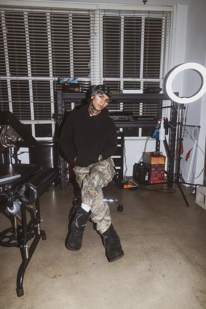 「黑寡妇」billie eilish新恋情,曝光了.|纹身|碧梨|黑寡妇_新浪新闻