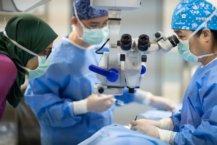 10年16次援外中国医生陈伟蓉帮近800人重见光明