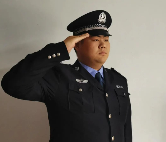 在全体在场人员的见证下,永城市副市长,市公安局党委书记,局长程峰为