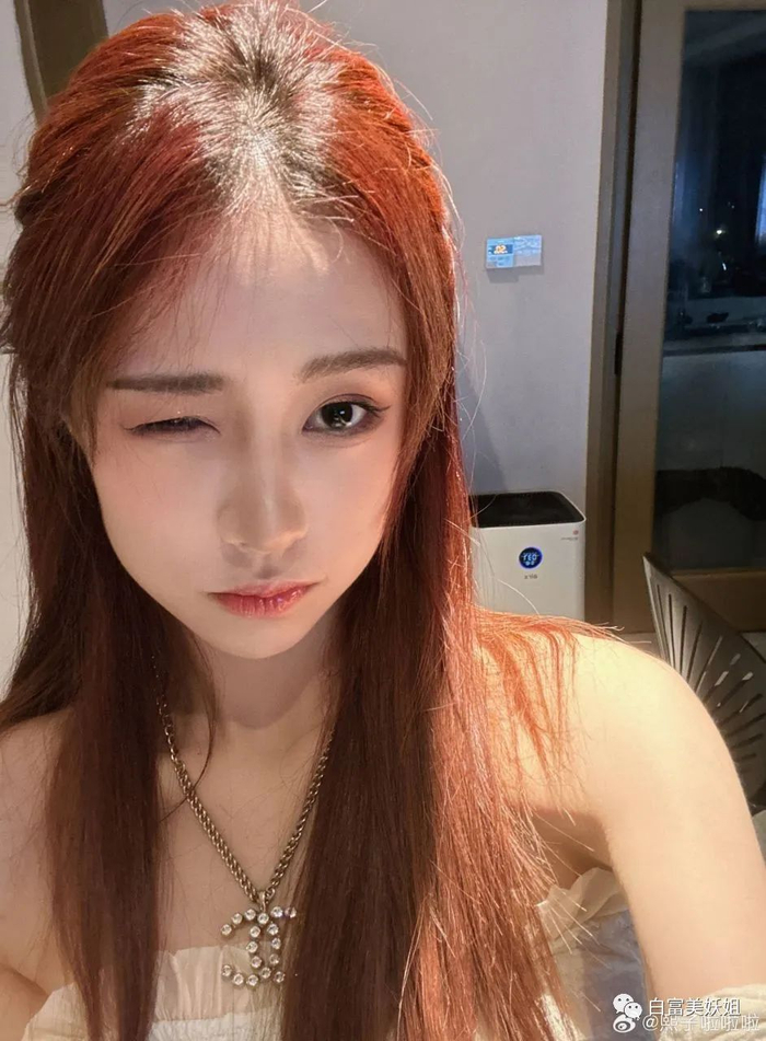 王思聪叫去蹦迪还有点不好意思,所以叫上了另一个跟王思聪很熟的主播