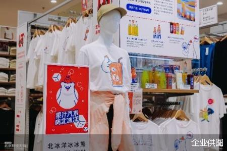 （优衣库熙悦天街店开业当天即迎来超高客流及销售亮眼表现）