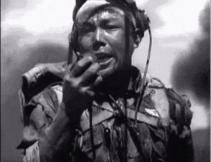 所以我们看到,《上甘岭》自始至终煎熬在"水的匮乏"这一物理性焦灼之