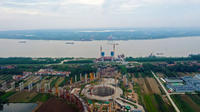 武汉双柳长江大桥南北两岸施工现场。