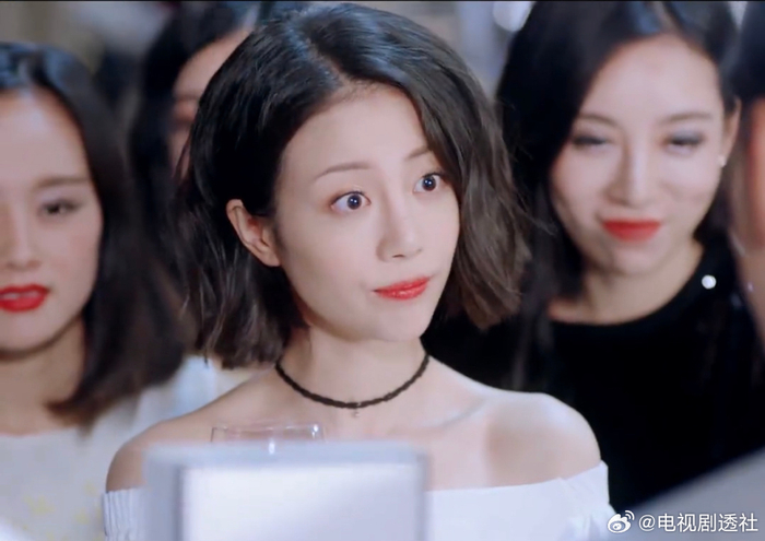 李溪芮新剧妆造,短发好漂亮,在人群中一眼就能看到……|李溪芮_新浪