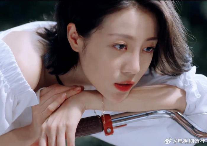 李溪芮新剧妆造,短发好漂亮,在人群中一眼就能看到……|李溪芮_新浪