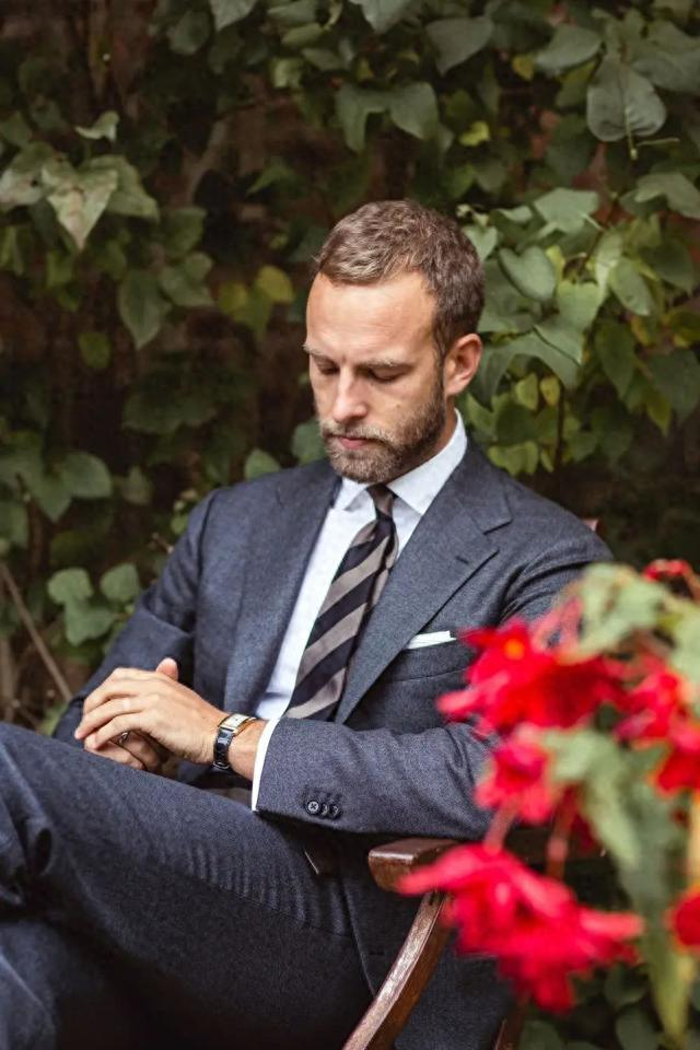 建议中年男人:尽量少戴项链,耳钉!学外国大叔这样打扮才更气质