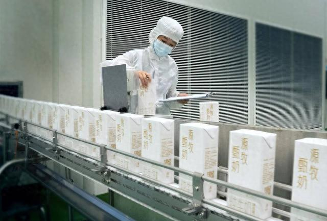 （图：喜茶研发推出新茶饮首款专用奶）