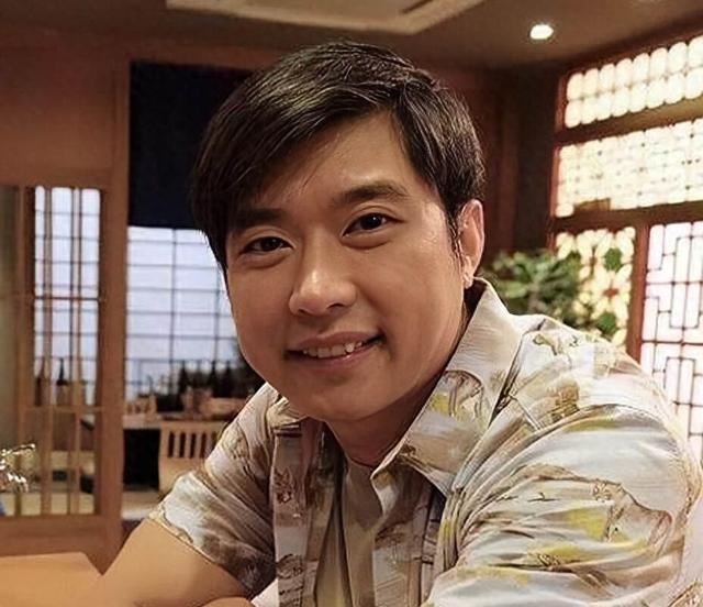 tvb知名配角演员晒身材,腹肌胸肌抢镜,入行前是人气漫画家|胸肌|腹肌
