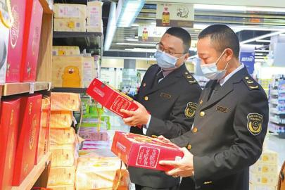 　　广安市岳池县市场监管局开展日常检查。