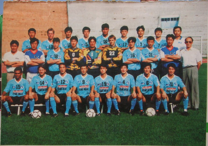 大连足球史上今天:1996年徐弘压哨破门 大连万达2-2绝平四川全兴|四川