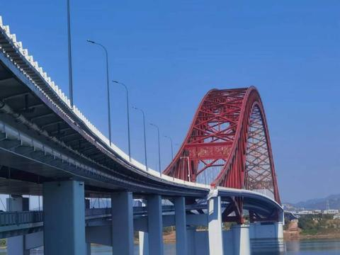 清水塘大桥侧面。本报记者 常雯宜摄